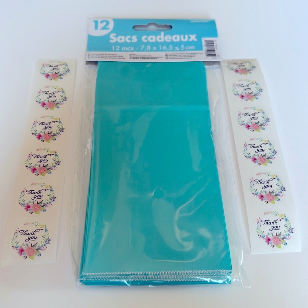 🆕 NEW 24 pcs Treat Bags Paper Bags, 12 sacs à surprise with Stickers